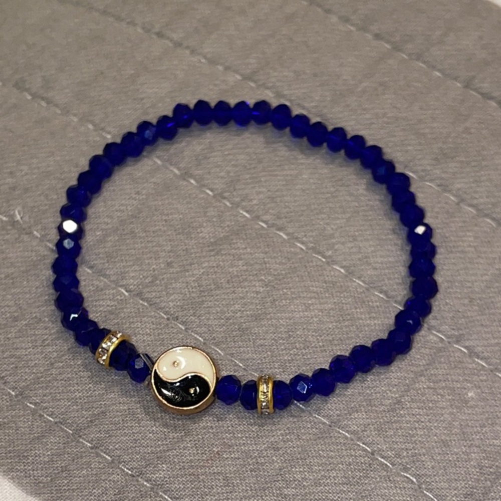Yin Yang Charm Gold with Blue Beaded Bracelet - Picture 3 of 4